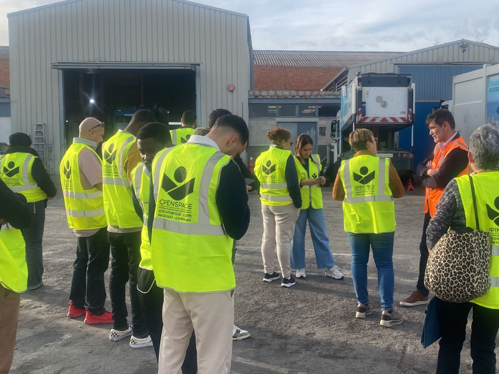 Noticia: El alumnado del Certificado de Limpieza en Espacios Abiertos e Instalaciones Industriales visita las instalaciones de la SAG